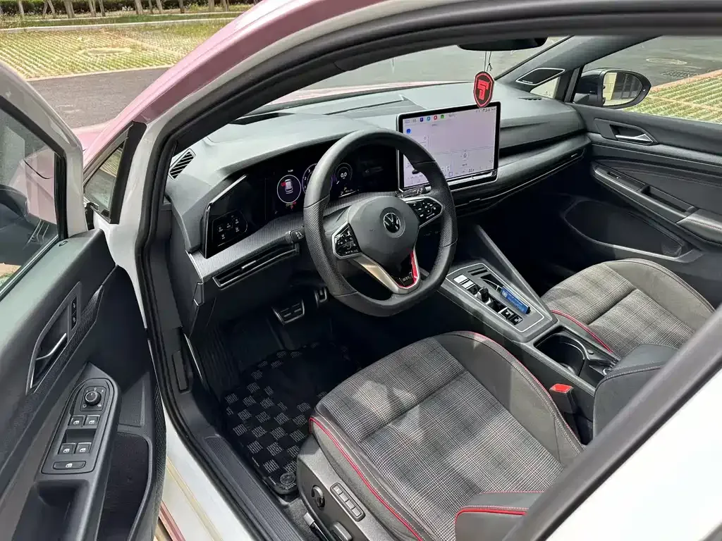 Volkswagen Golf GTI — фото 5