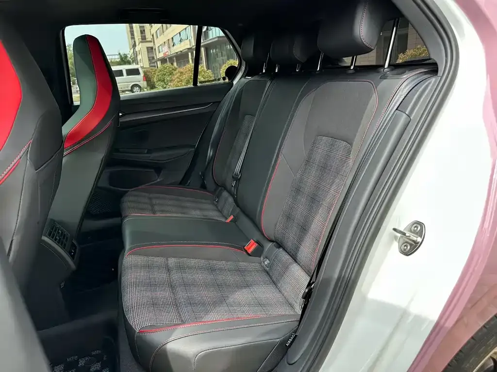 Volkswagen Golf GTI — фото 4