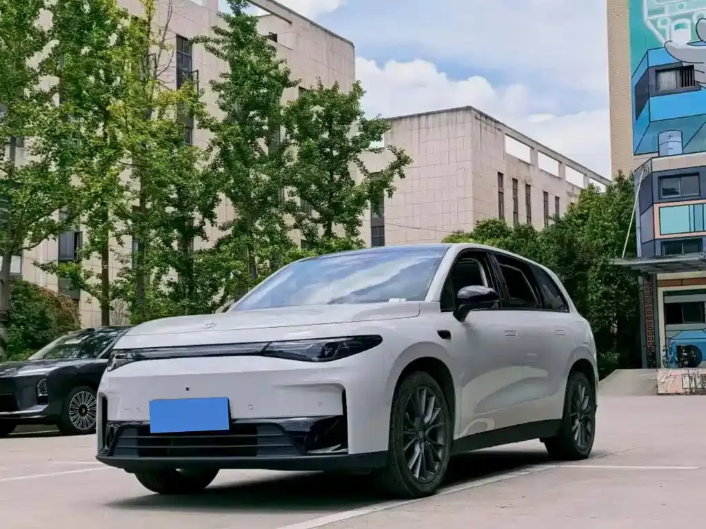 Leapmotor C10