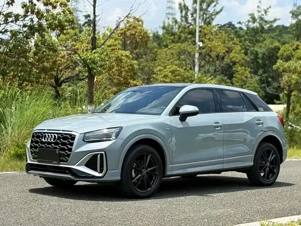 Audi Q2L — фото 1