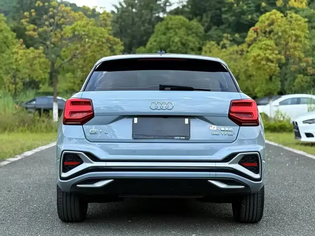 Audi Q2L — фото 6