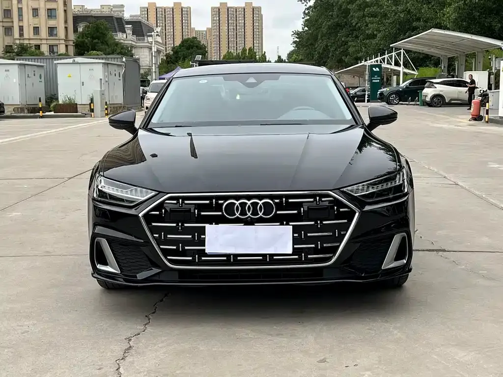 Audi A7L — фото 1