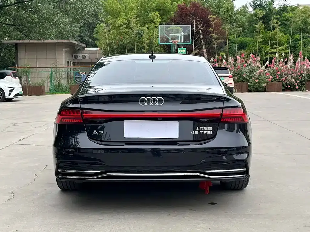 Audi A7L — фото 8