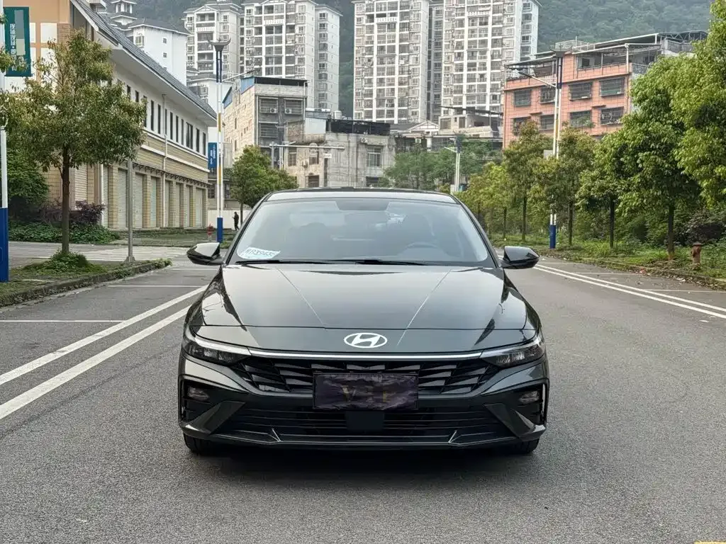 Hyundai Elantra — фото 5