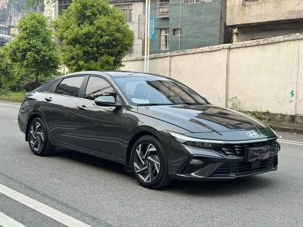 Hyundai Elantra — фото 7