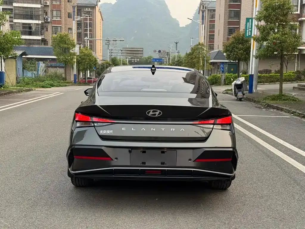 Hyundai Elantra — фото 8