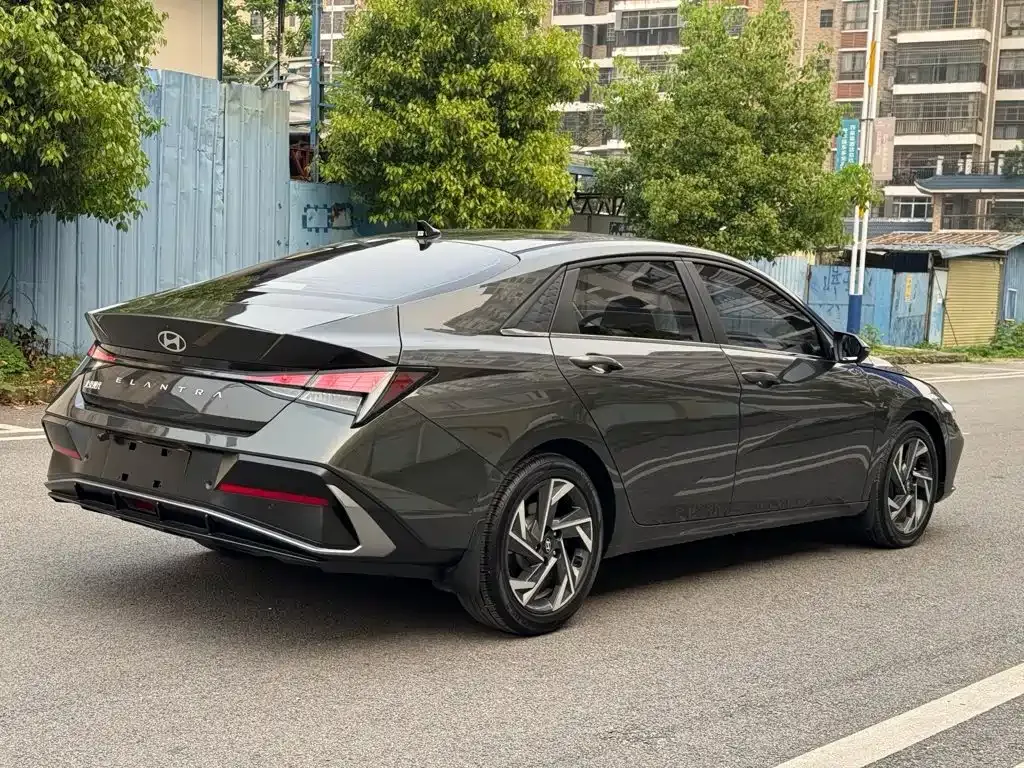Hyundai Elantra — фото 6