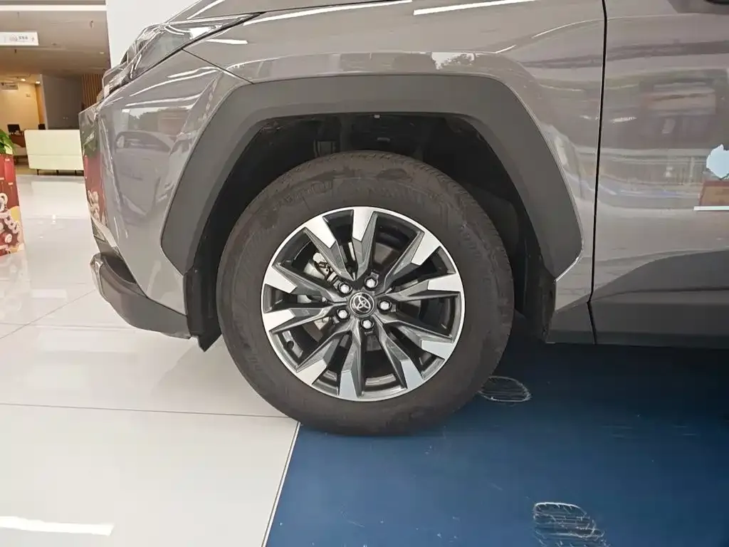 Toyota RAV4 — фото 3