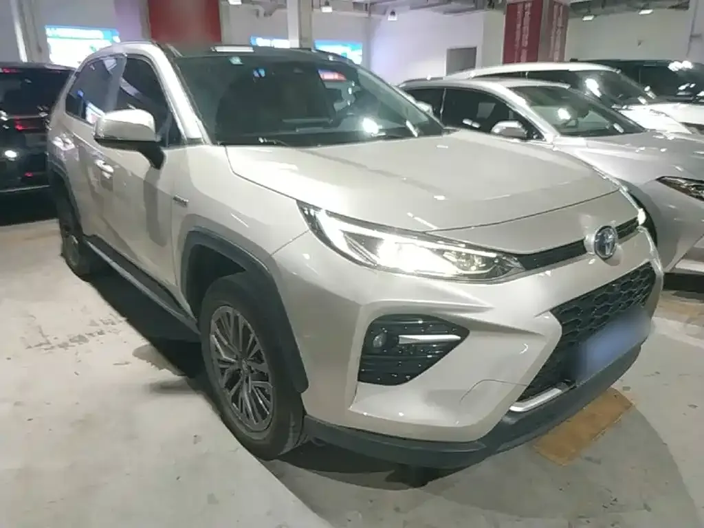 Toyota Wildlander — фото 10
