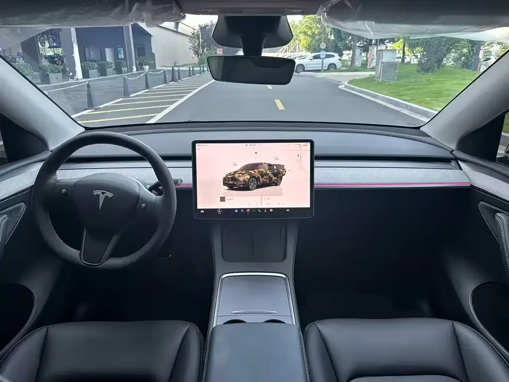 Tesla Model Y — фото 6