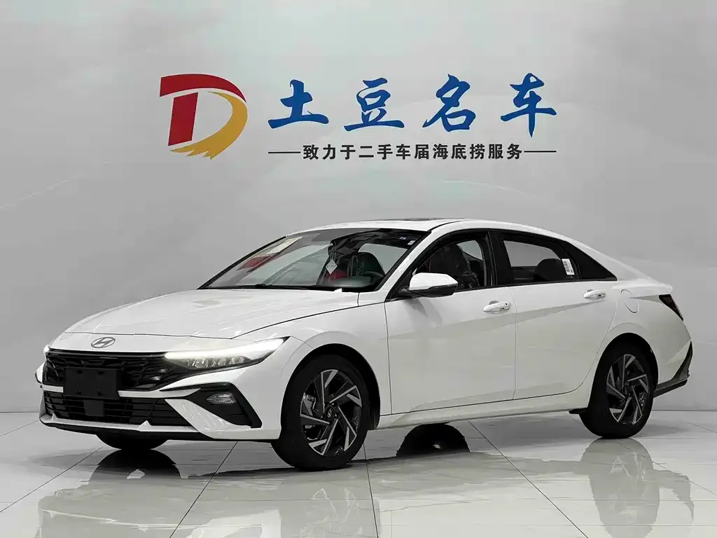 Hyundai Elantra — фото 1