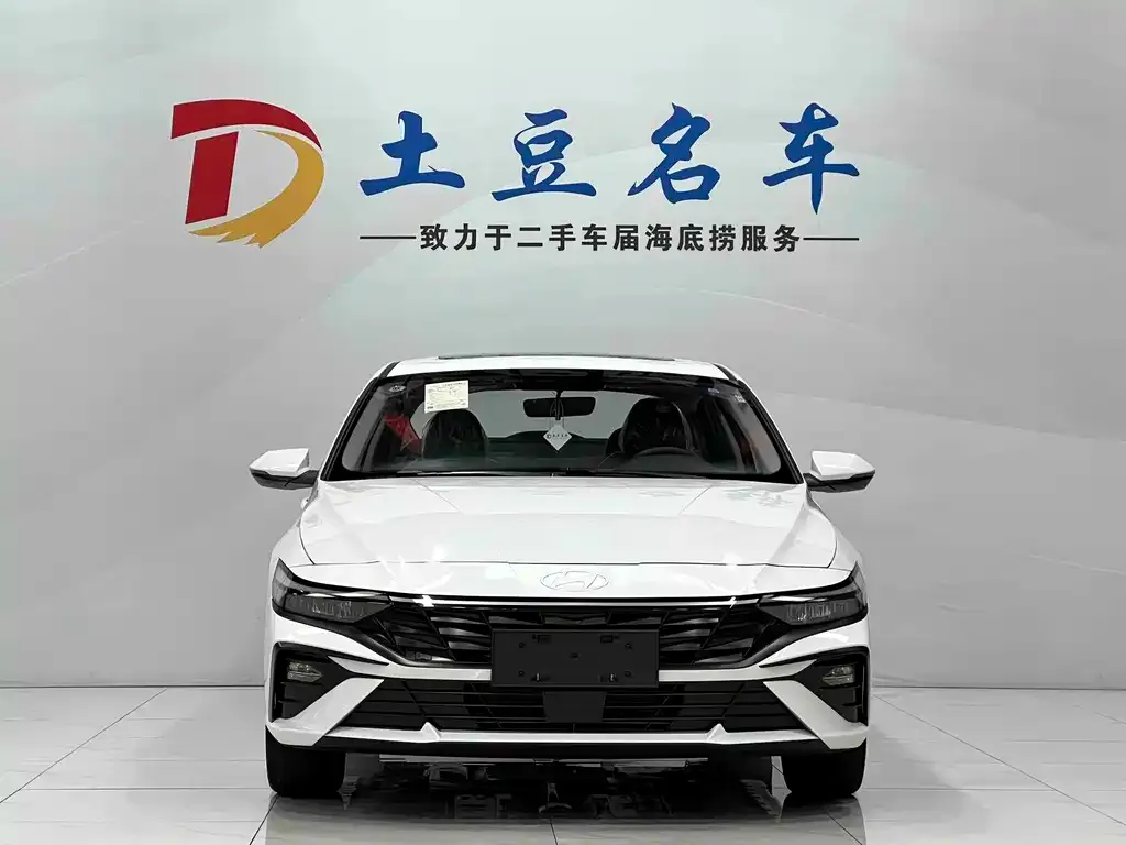 Hyundai Elantra — фото 2