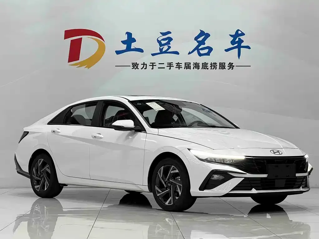 Hyundai Elantra — фото 3