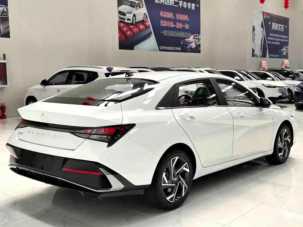 Hyundai Elantra — фото 4