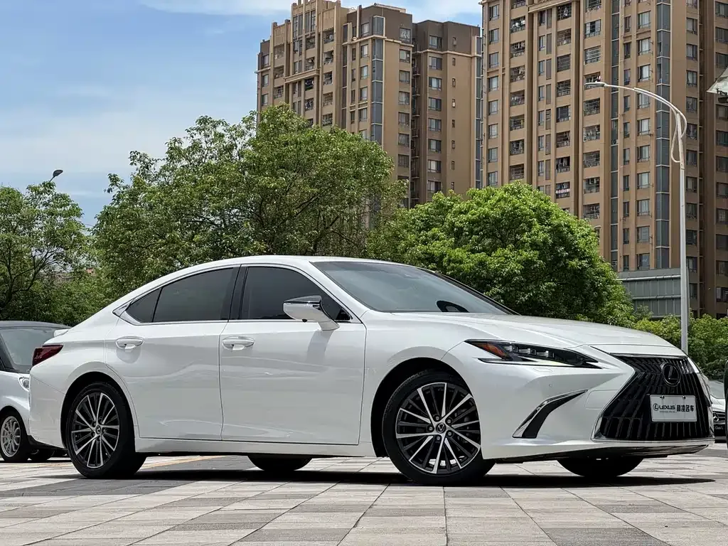 Lexus ES — фото 10