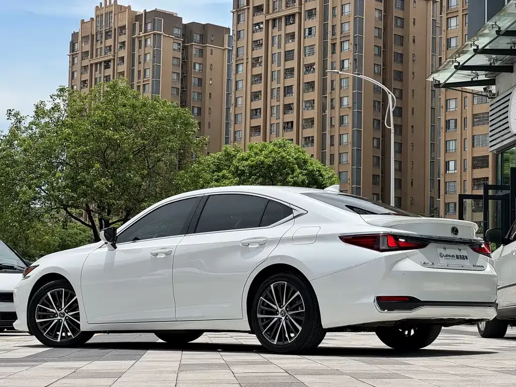 Lexus ES — фото 4