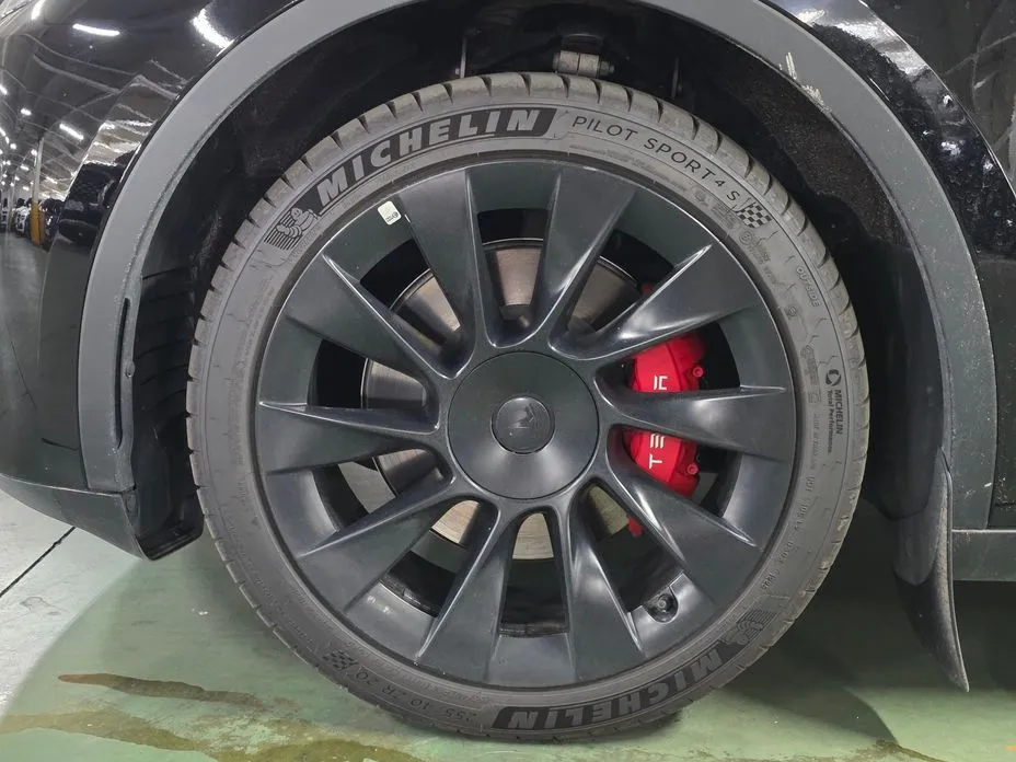 Tesla Model Y 2023 из KR, фото 7