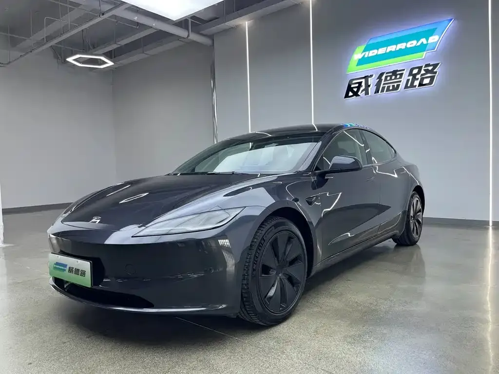 Tesla Model 3 — фото 1