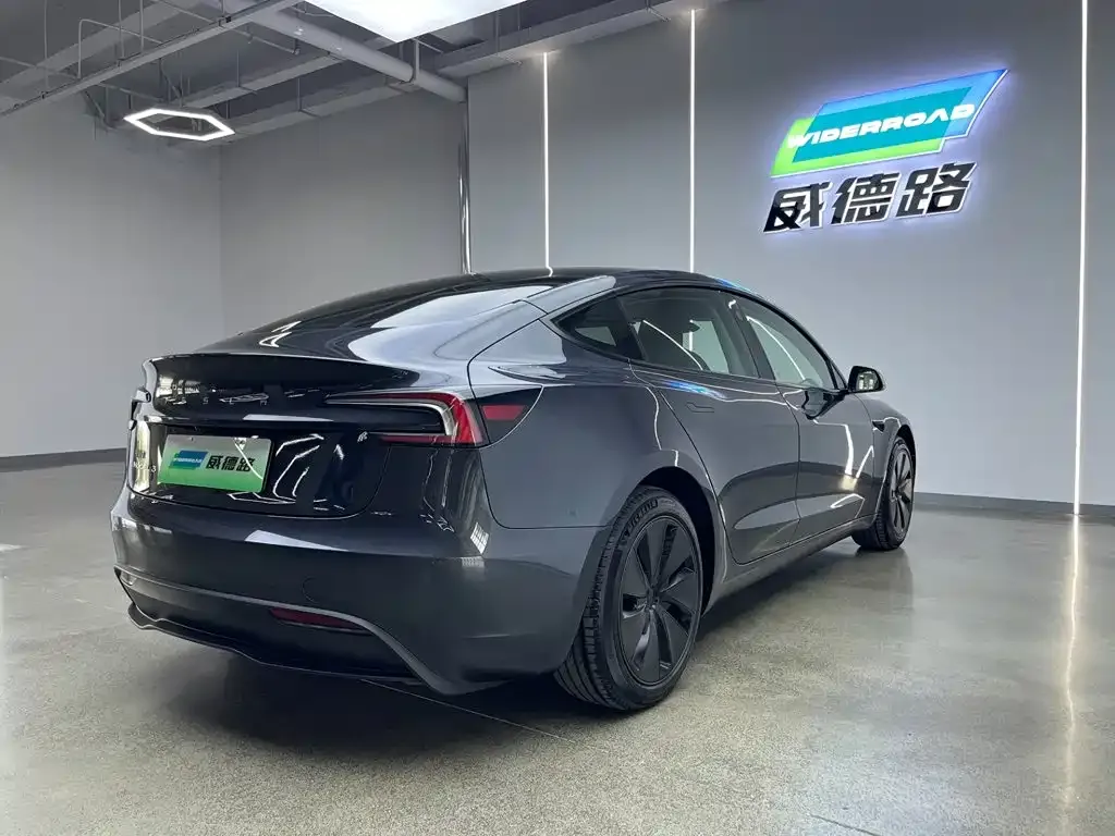 Tesla Model 3 — фото 10