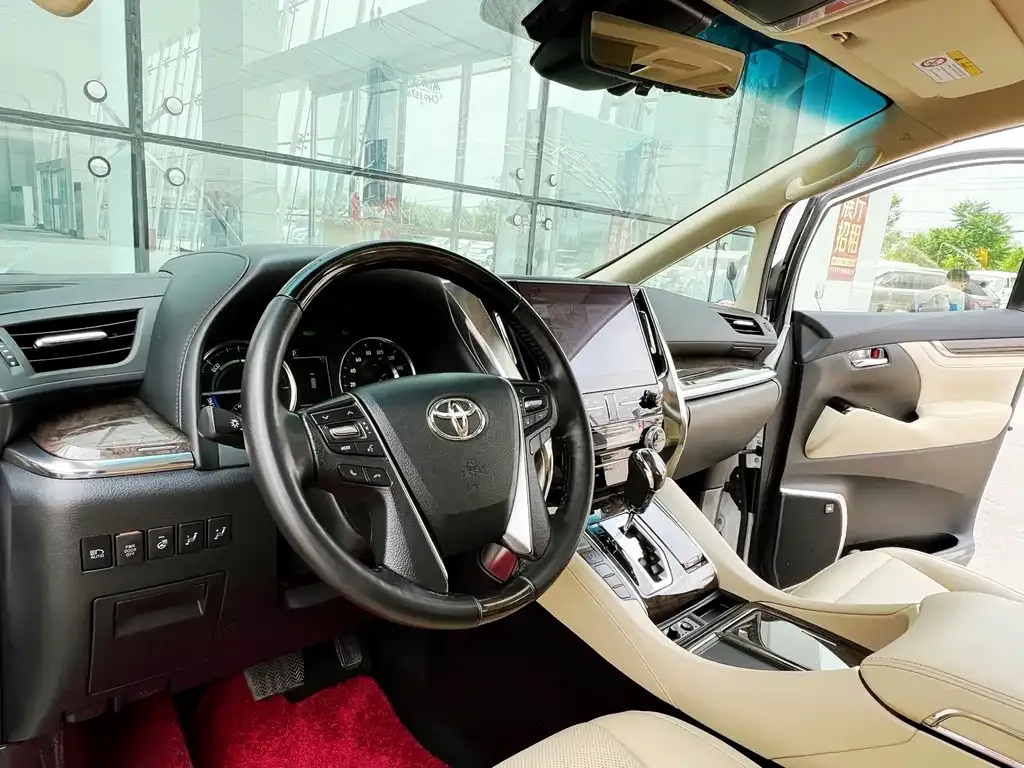 Toyota Alphard — фото 5