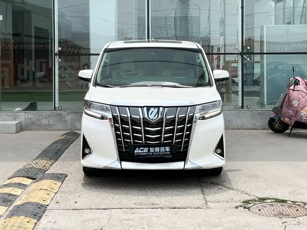 Toyota Alphard — фото 4