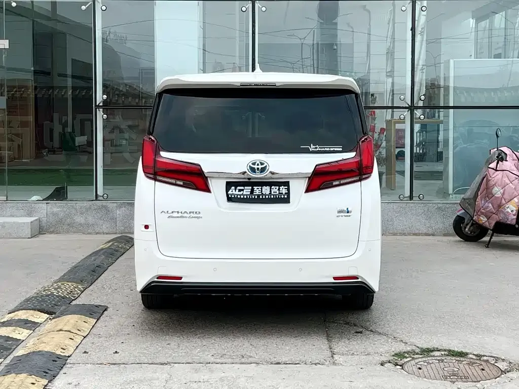 Toyota Alphard — фото 3