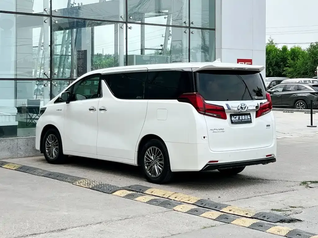 Toyota Alphard — фото 6