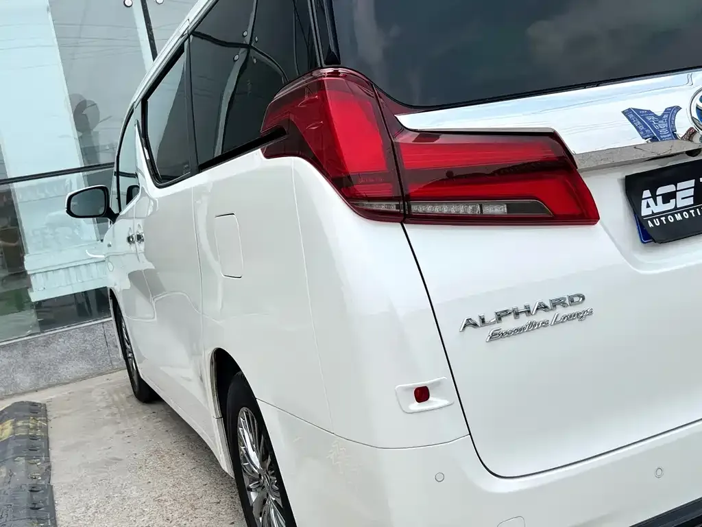 Toyota Alphard — фото 7