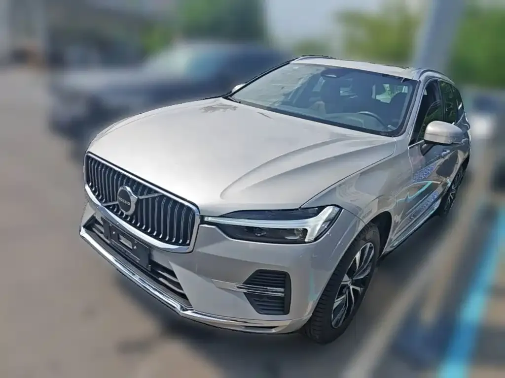 Volvo XC60 — фото 1