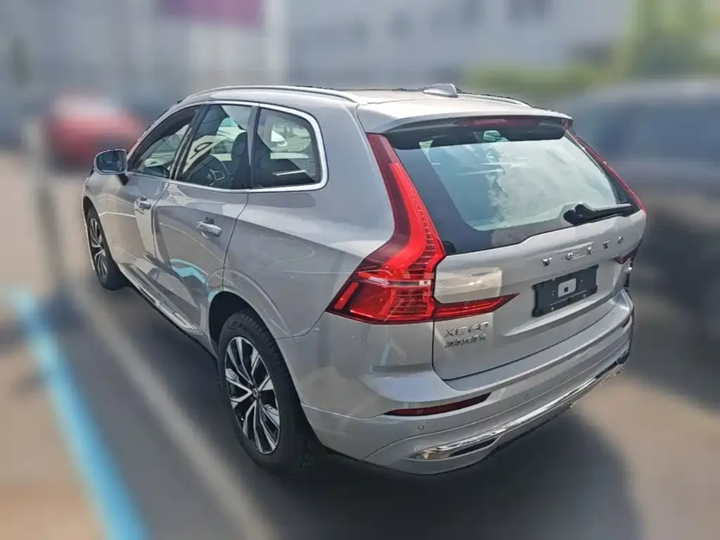Volvo XC60 — фото 5