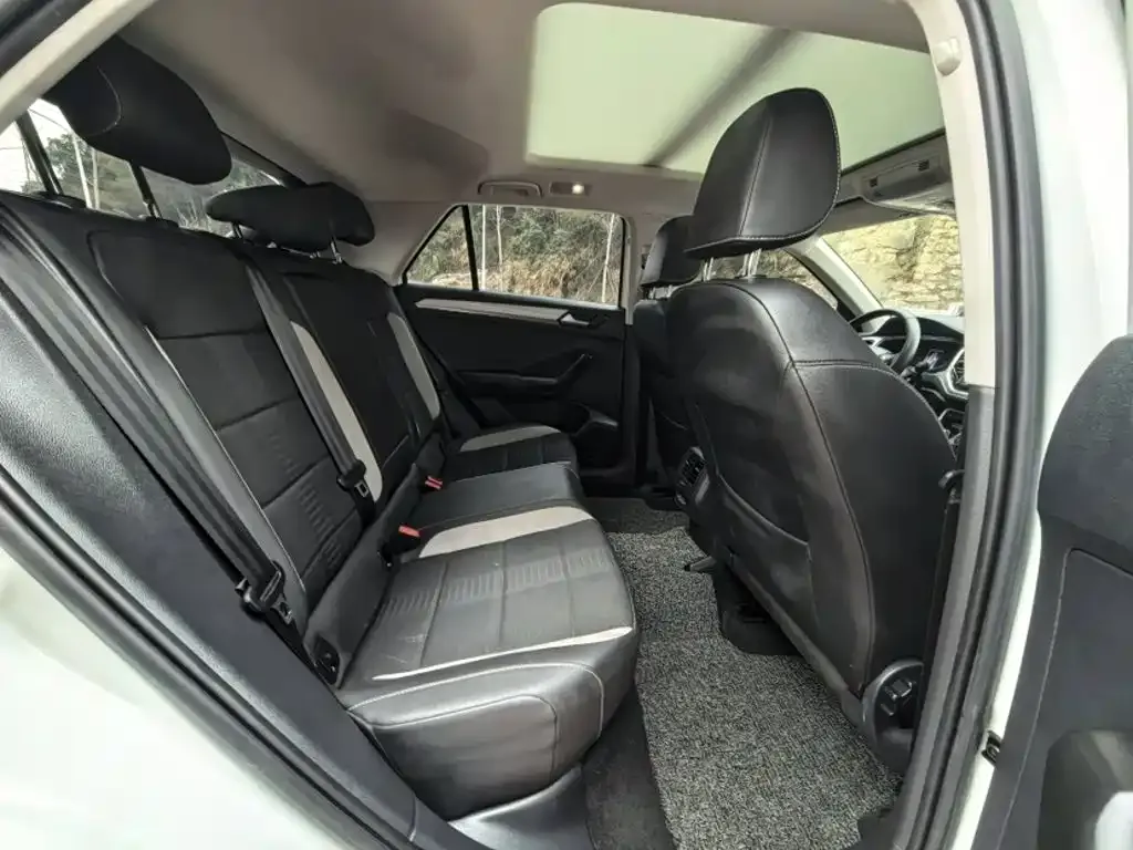 Volkswagen T-Roc 2023 из CN, фото 2