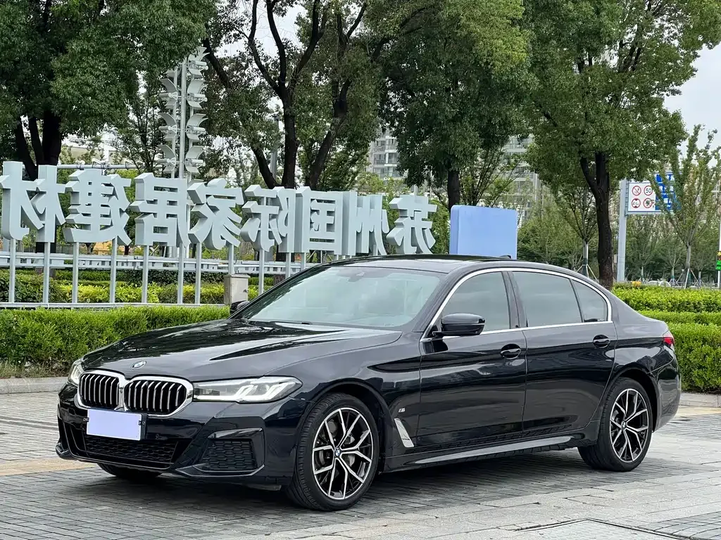 BMW 5 Series — фото 1