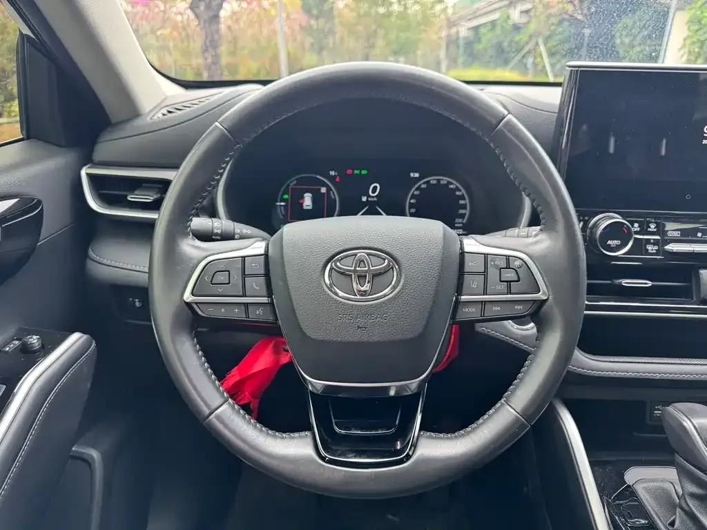 Toyota Highlander — фото 4