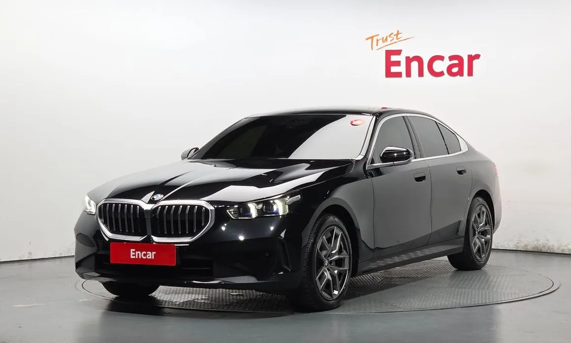 BMW 5-Series 530i xDrive 1