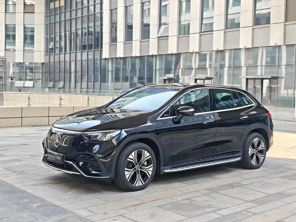 Mercedes-Benz EQE SUV — фото 1