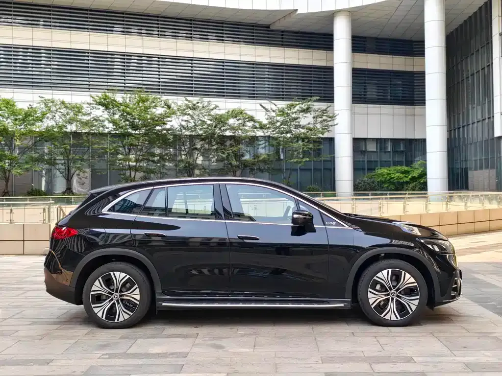 Mercedes-Benz EQE SUV — фото 3