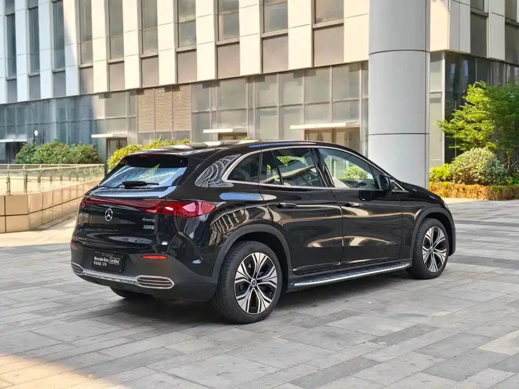 Mercedes-Benz EQE SUV — фото 9
