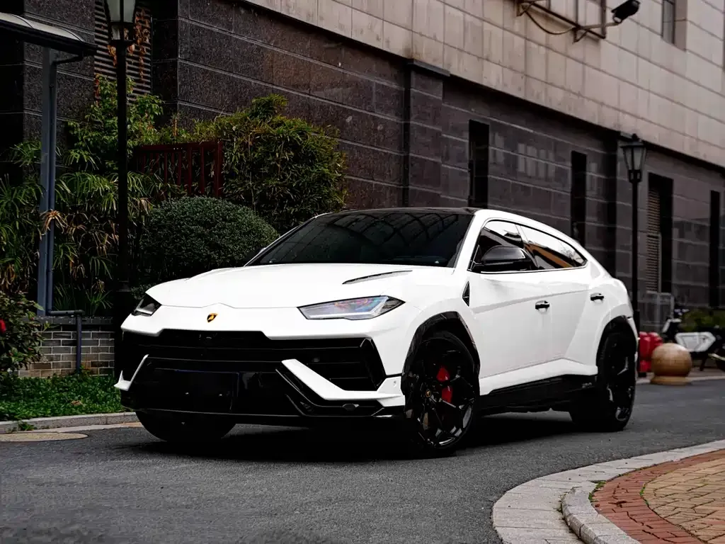 Lamborghini Urus — фото 1