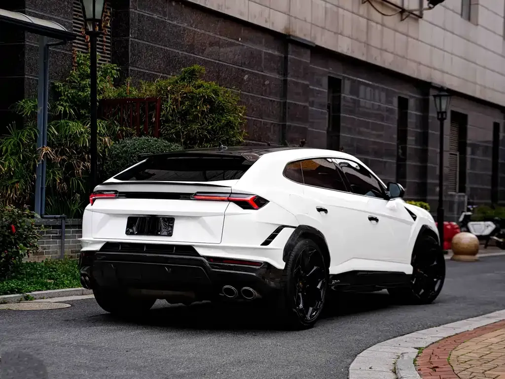 Lamborghini Urus — фото 10