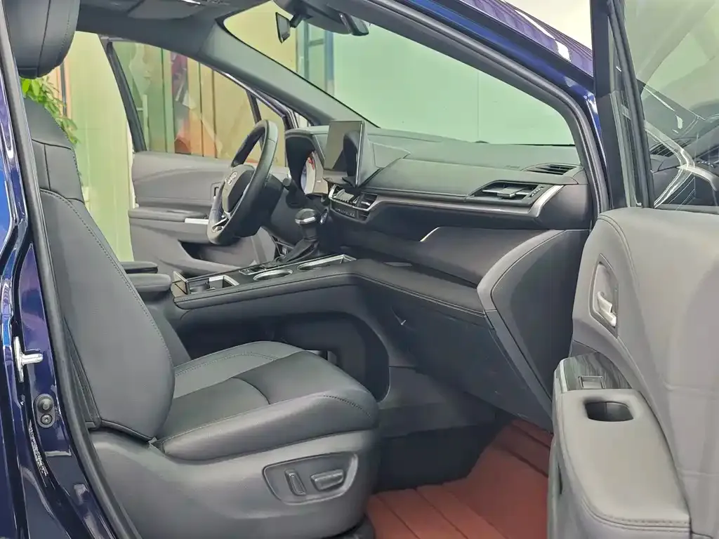 Toyota Sienna — фото 3