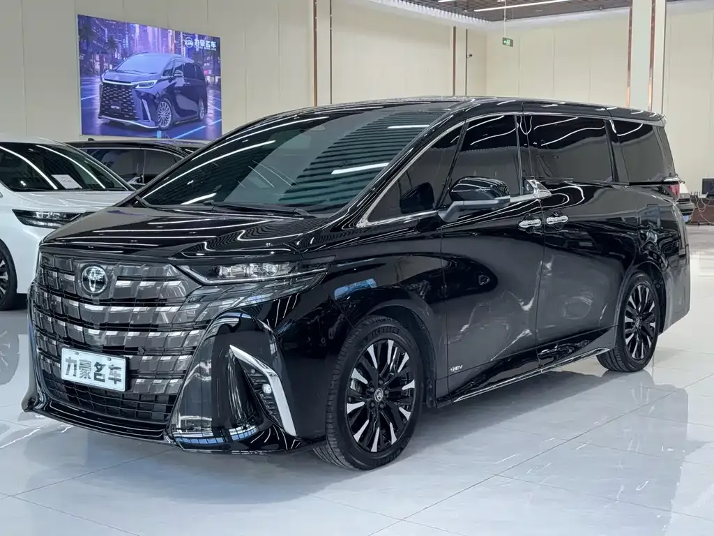Toyota Alphard — фото 1