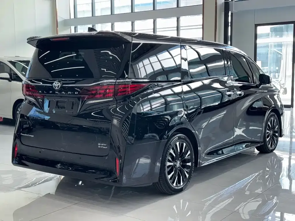 Toyota Alphard — фото 5