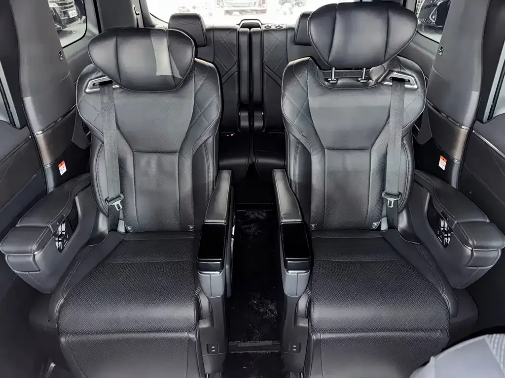 Toyota Alphard — фото 4