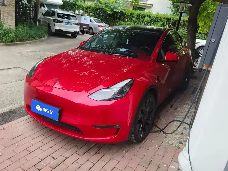 Tesla Model Y — фото 1