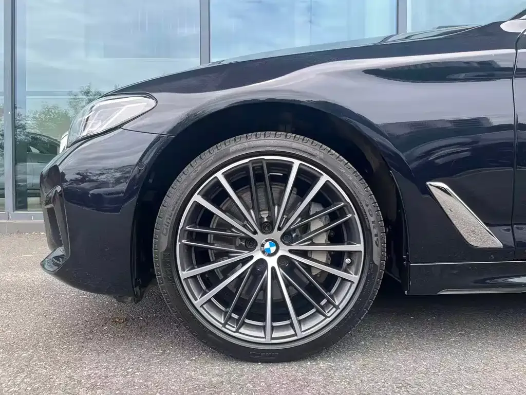 BMW 5 Series — фото 10