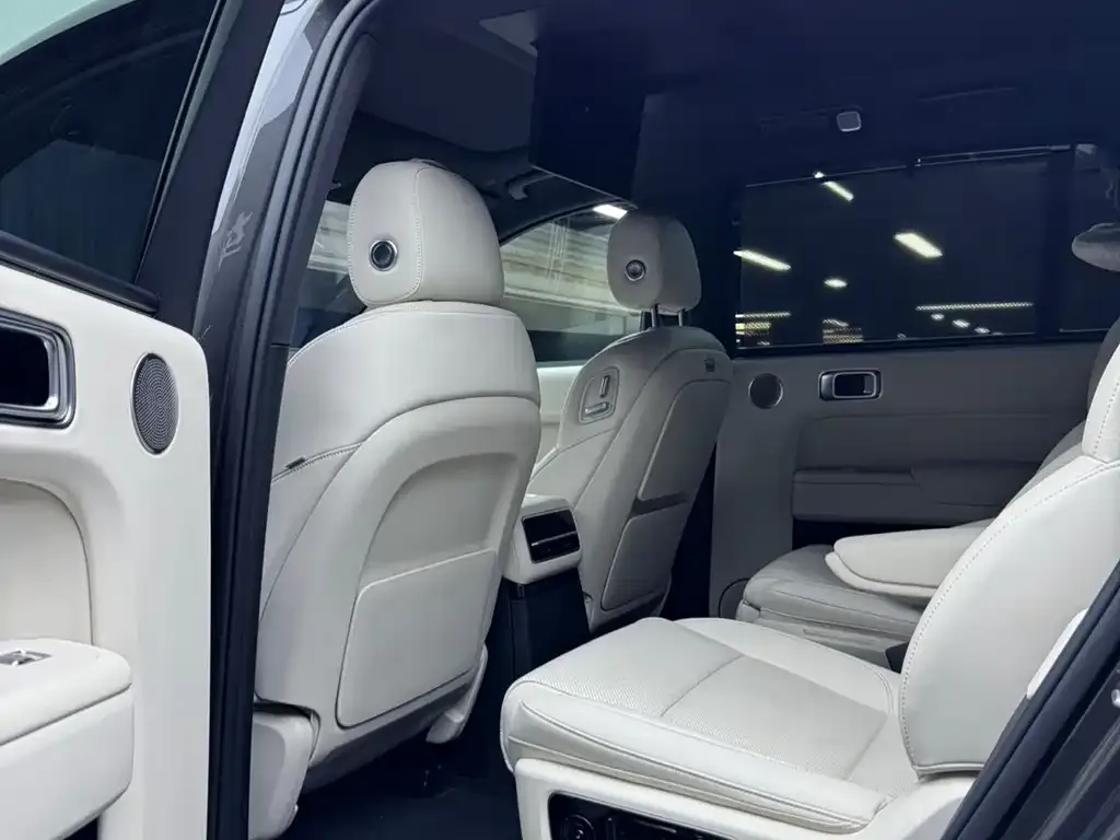 Li Auto L9 — фото 8