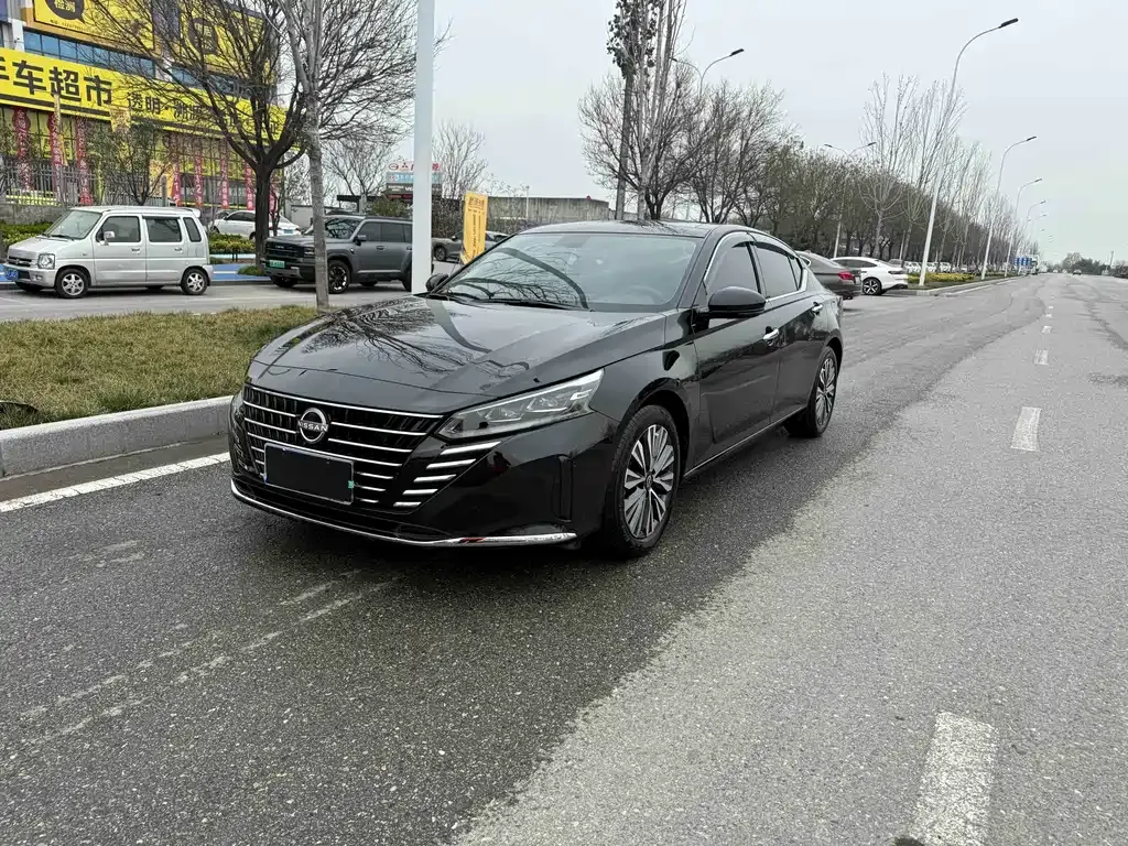 Nissan Teana — фото 1