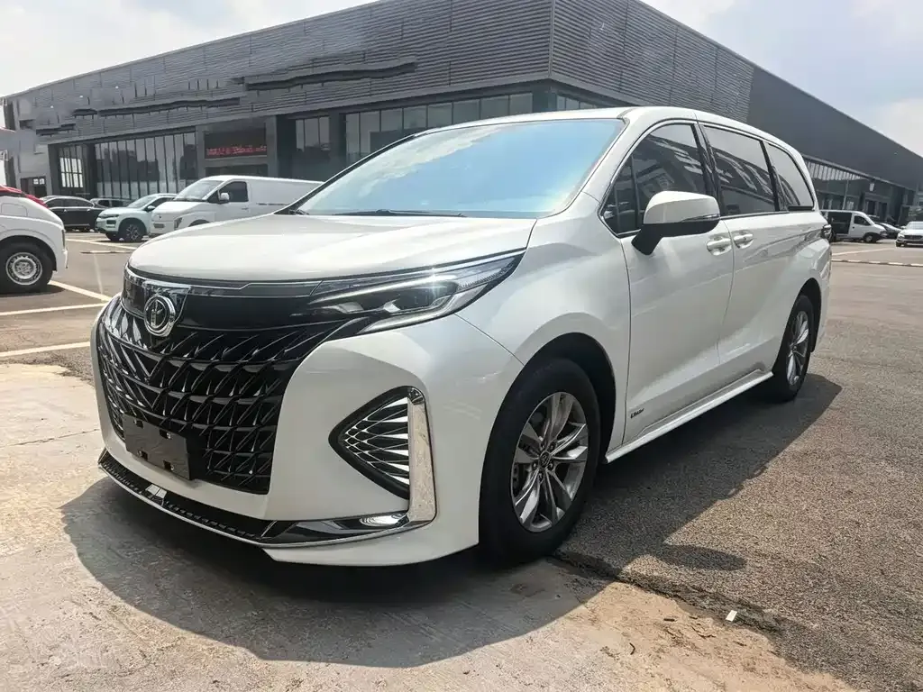 Toyota Sienna — фото 1