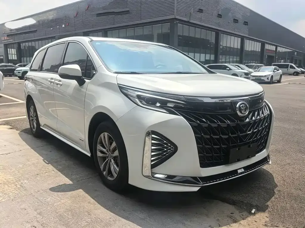 Toyota Sienna — фото 8