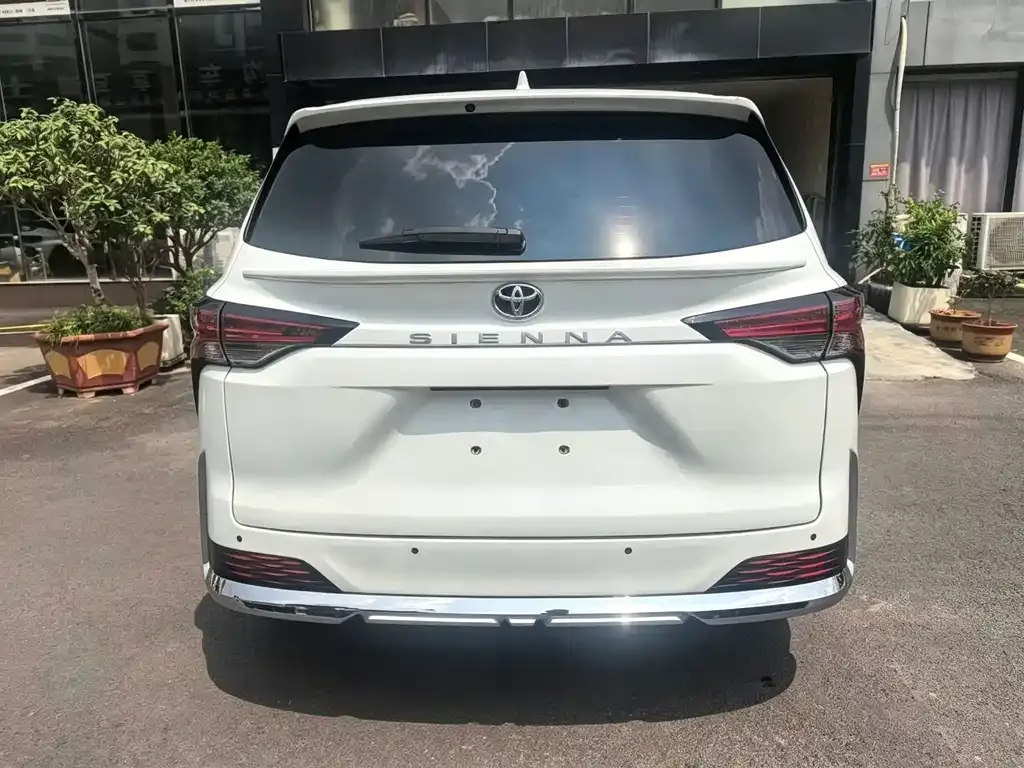 Toyota Sienna — фото 6